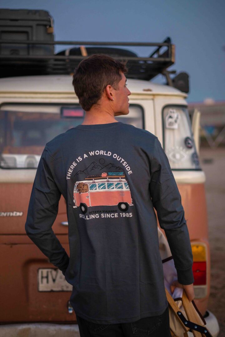 There is a World Outside Long Sleeve Hombre